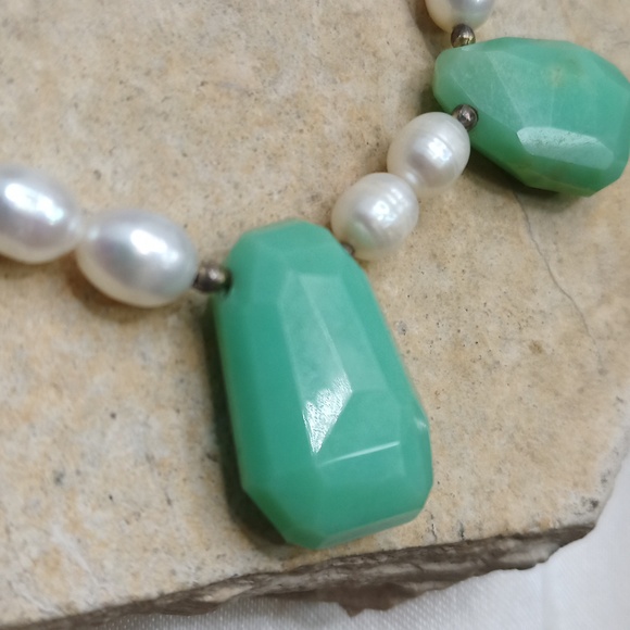 Bohemian Green Chrysoprase Gemstone and Freshwater Pearls necklace - Picture 7 of 9